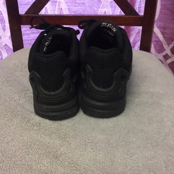 Adidas shoes size 7 new condition. - Picture 5 of 6